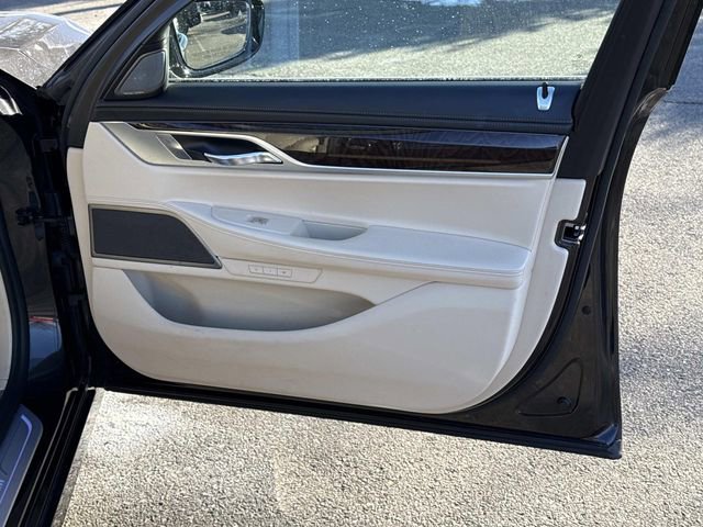 Used 2019 BMW 740i xDrive w/ Executive Package image 8
