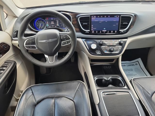 Used 2023 Chrysler Pacifica Limited FWD image 25