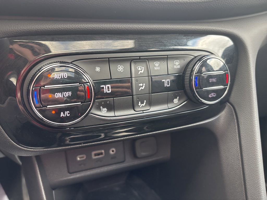 Certified 2022 Buick Encore GX Essence w/ Experience Buick Package image 23