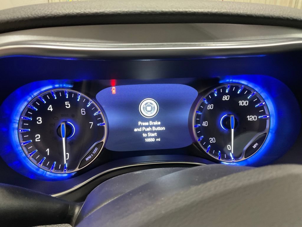 Used 2026 Chrysler Pacifica Limited FWD image 17