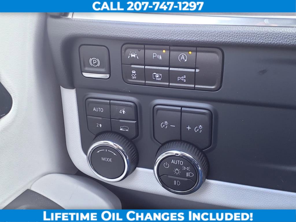 Used 2025 Chevrolet Suburban Premier image 17