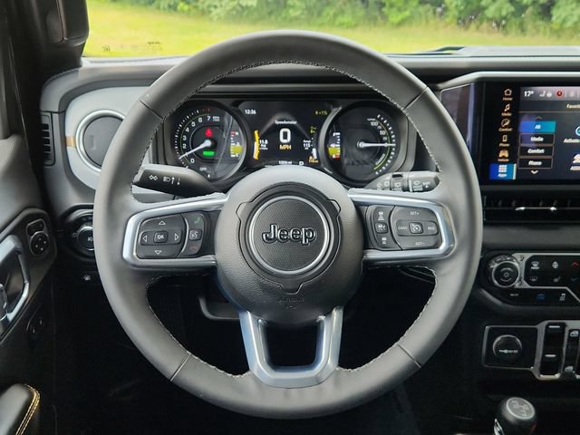 Used 2025 Jeep Wrangler Unlimited Sahara AWD/4WD image 35