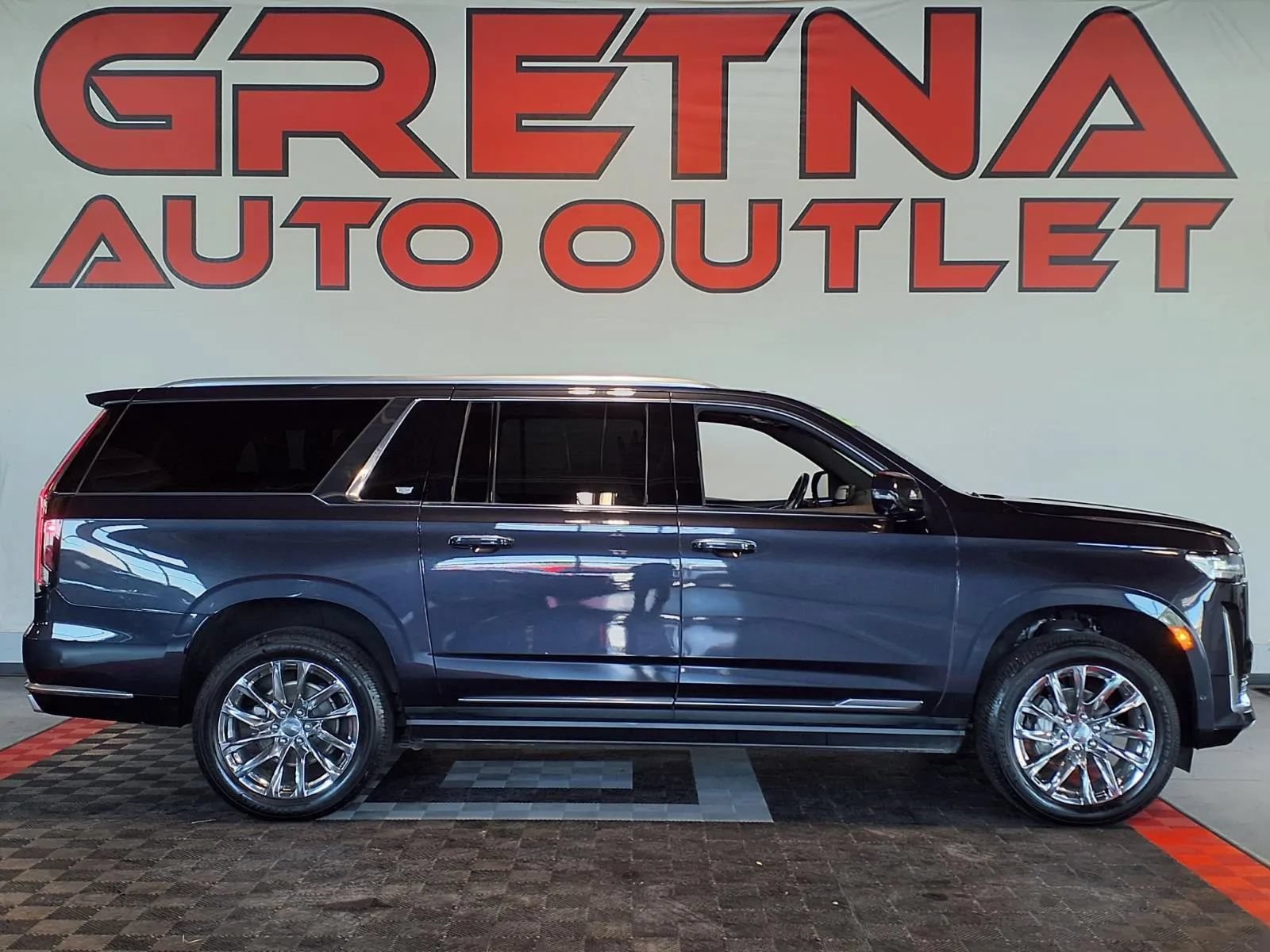 Used 2023 Cadillac Escalade ESV Premium Luxury w/ LPO, Radiant Package AWD/4WD video 1