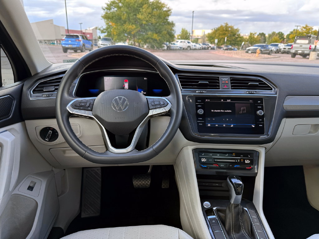 Used 2022 Volkswagen Tiguan SE w/ Panoramic Sunroof Package AWD/4WD image 27