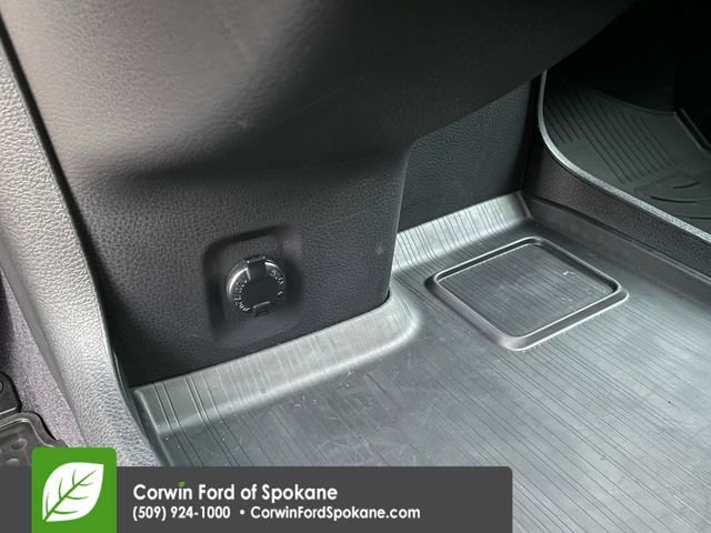 Used 2025 Toyota Sienna Platinum image 39