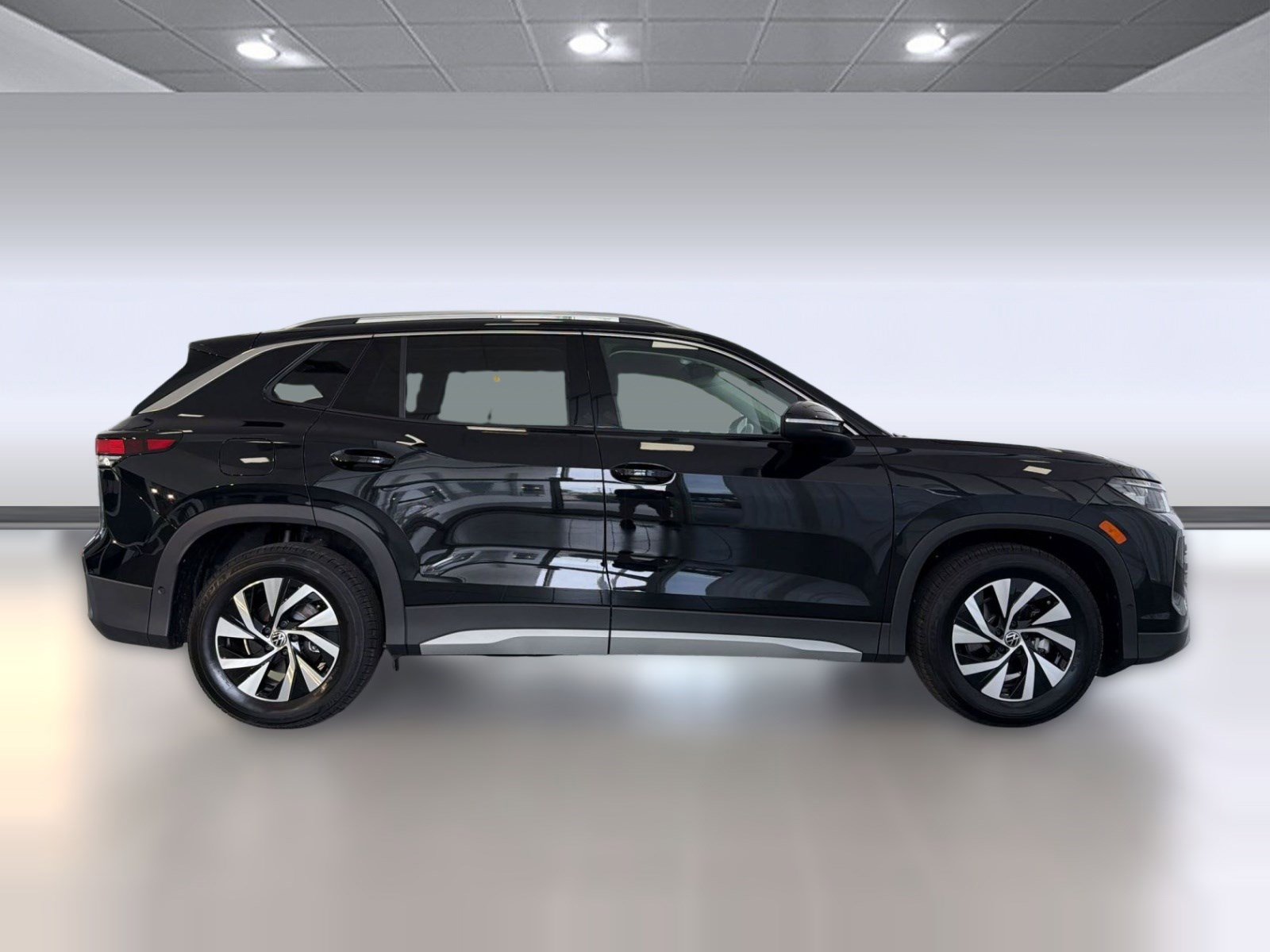 New 2026 Volkswagen Tiguan S FWD image 8
