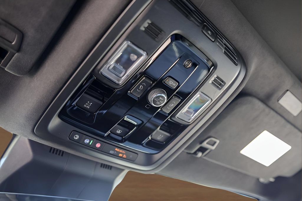 Used 2025 Cadillac Escalade Sport Platinum w/ LPO, Floor Liner Package AWD/4WD image 19