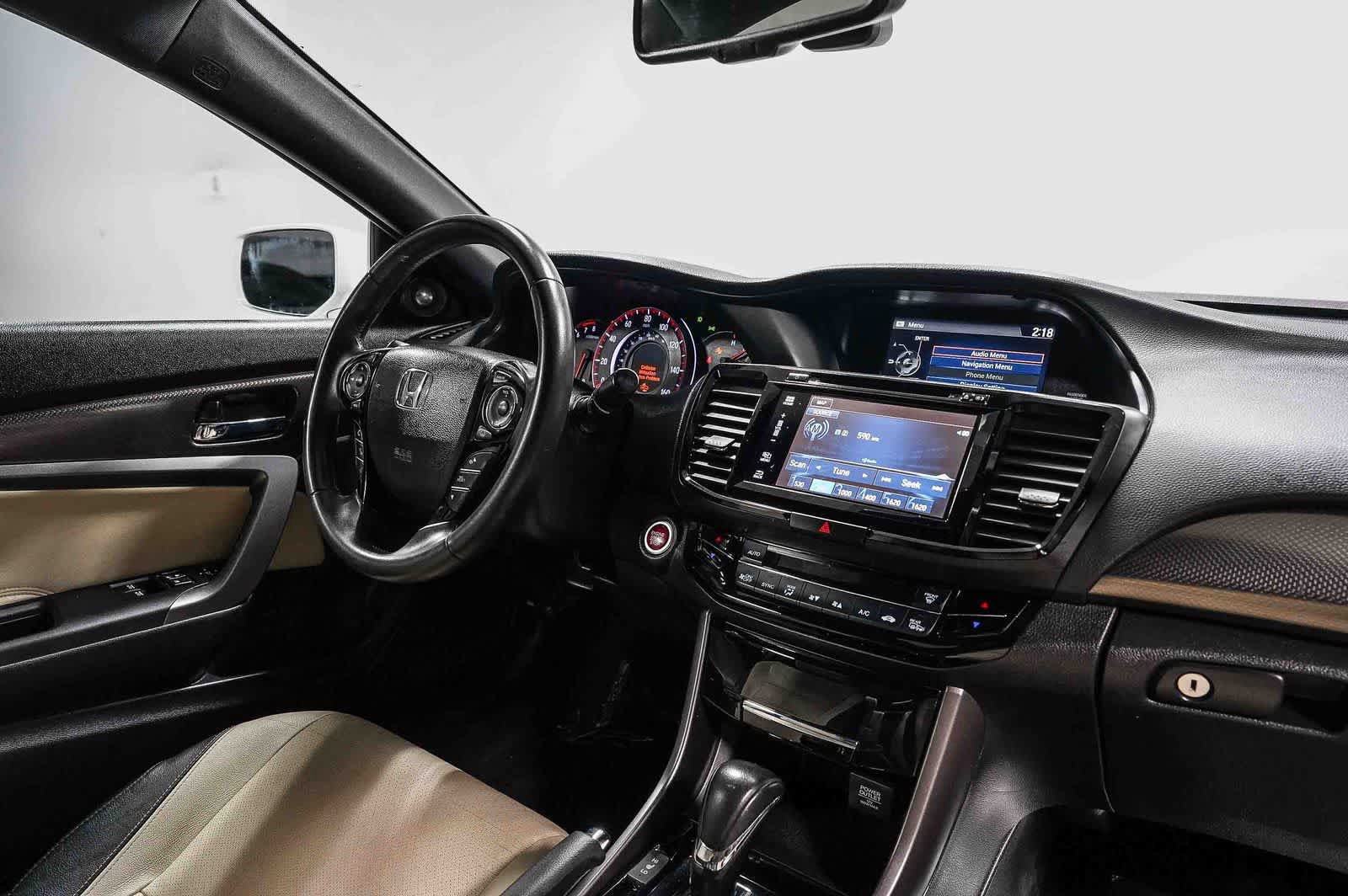 Used 2017 Honda Accord Touring image 12