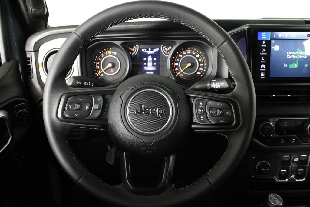 Used 2025 Jeep Gladiator Sport AWD/4WD image 9