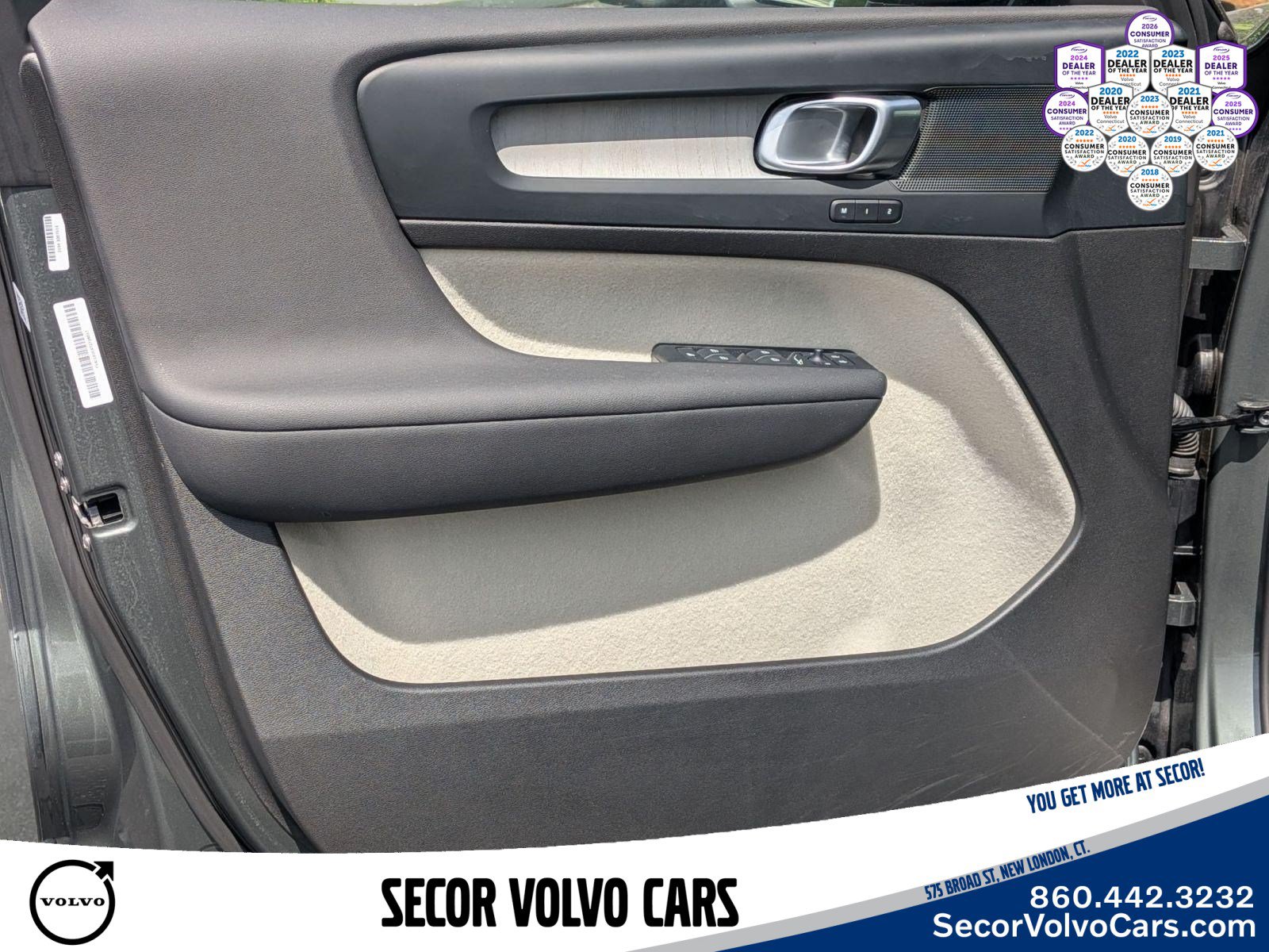 Certified 2026 Volvo XC40 B5 Plus AWD/4WD image 12