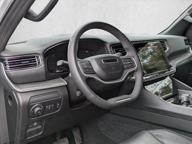 Used 2024 Jeep Wagoneer L Series II RWD image 9