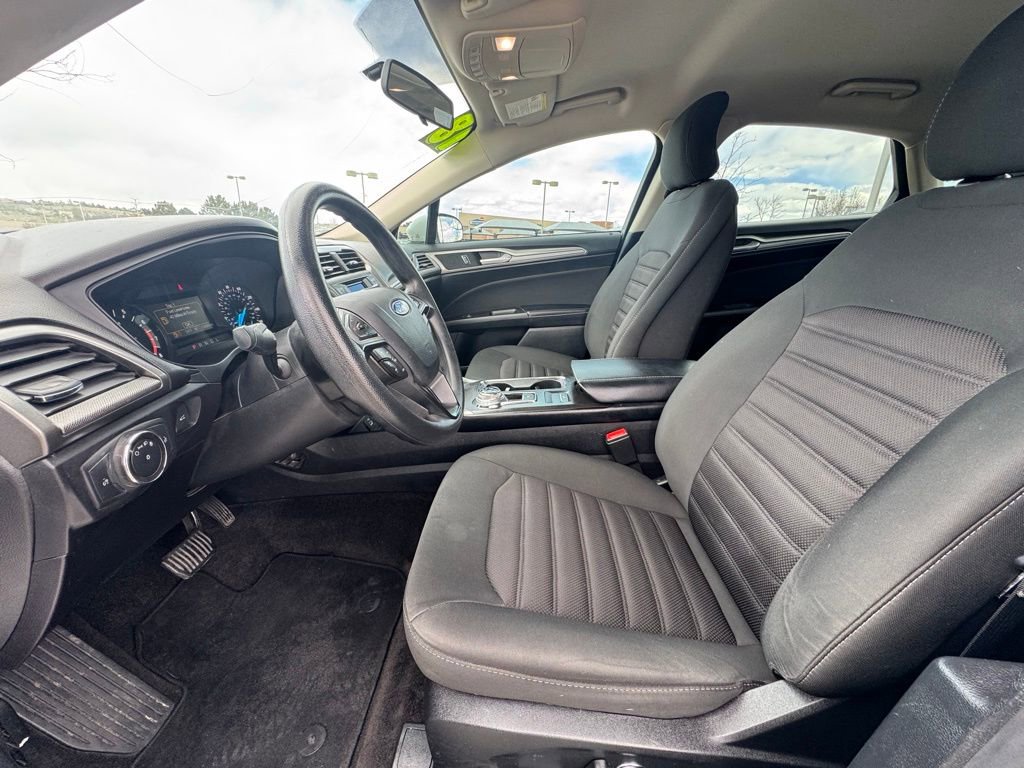 Used 2018 Ford Fusion SE FWD image 11