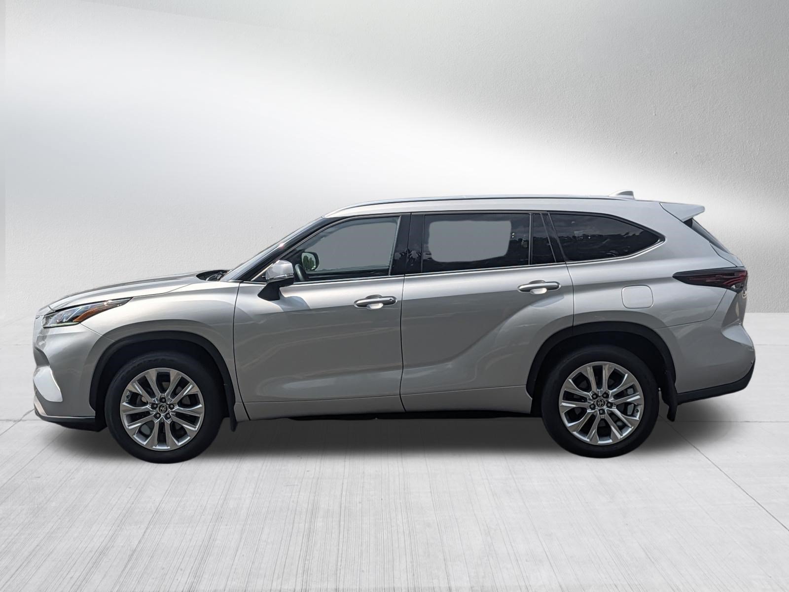 Used 2024 Toyota Highlander Limited AWD/4WD image 4