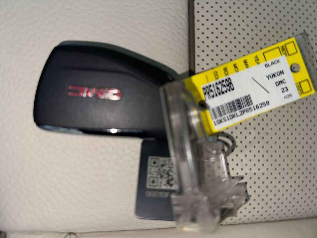 Used 2023 GMC Yukon Denali RWD image 36
