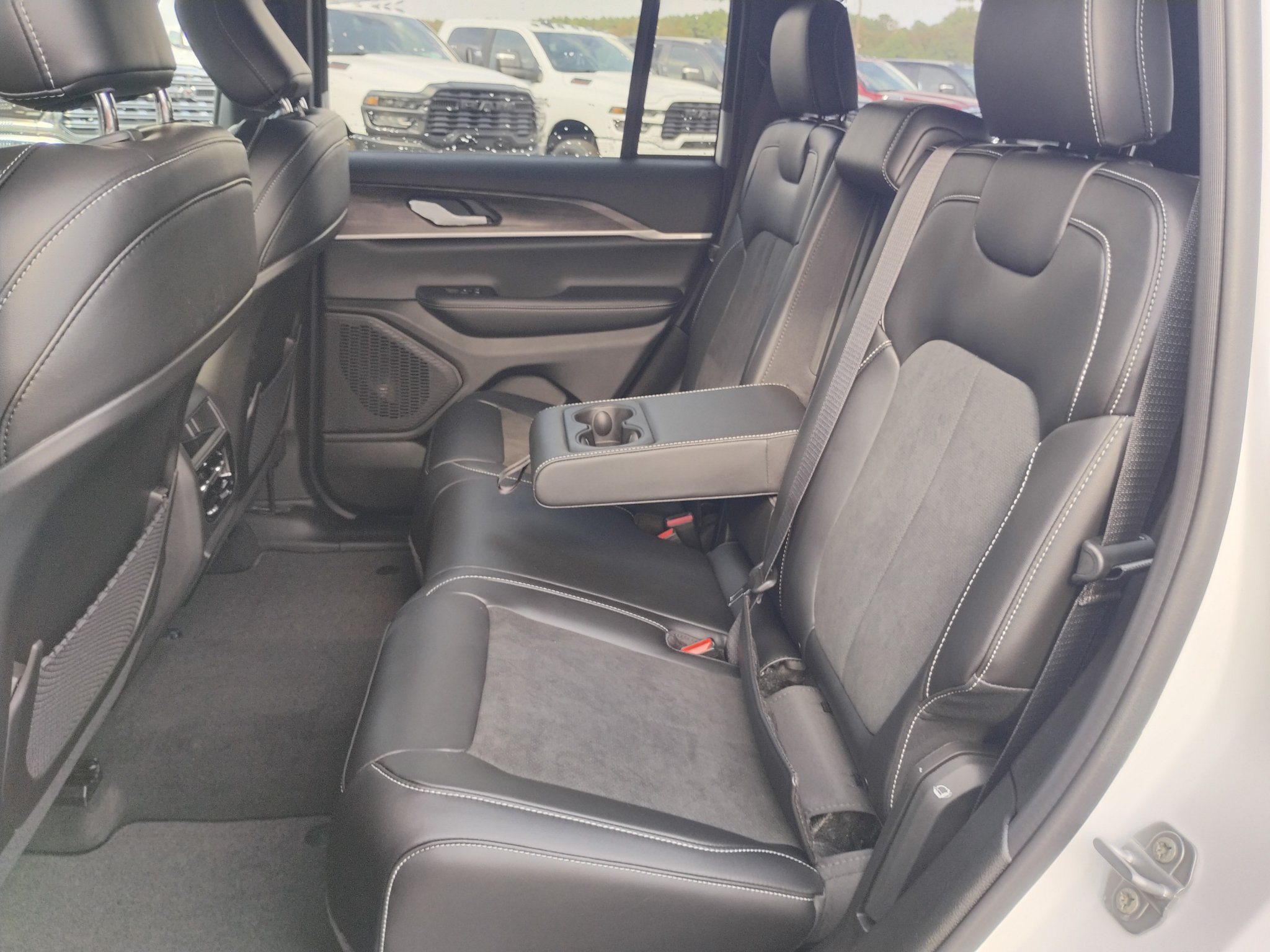 New 2027 Jeep Grand Cherokee Altitude AWD/4WD image 16