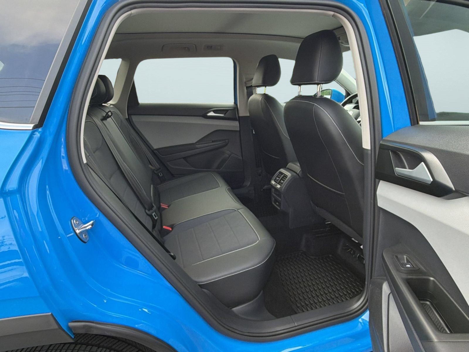 Certified 2022 Volkswagen Taos SE FWD image 28