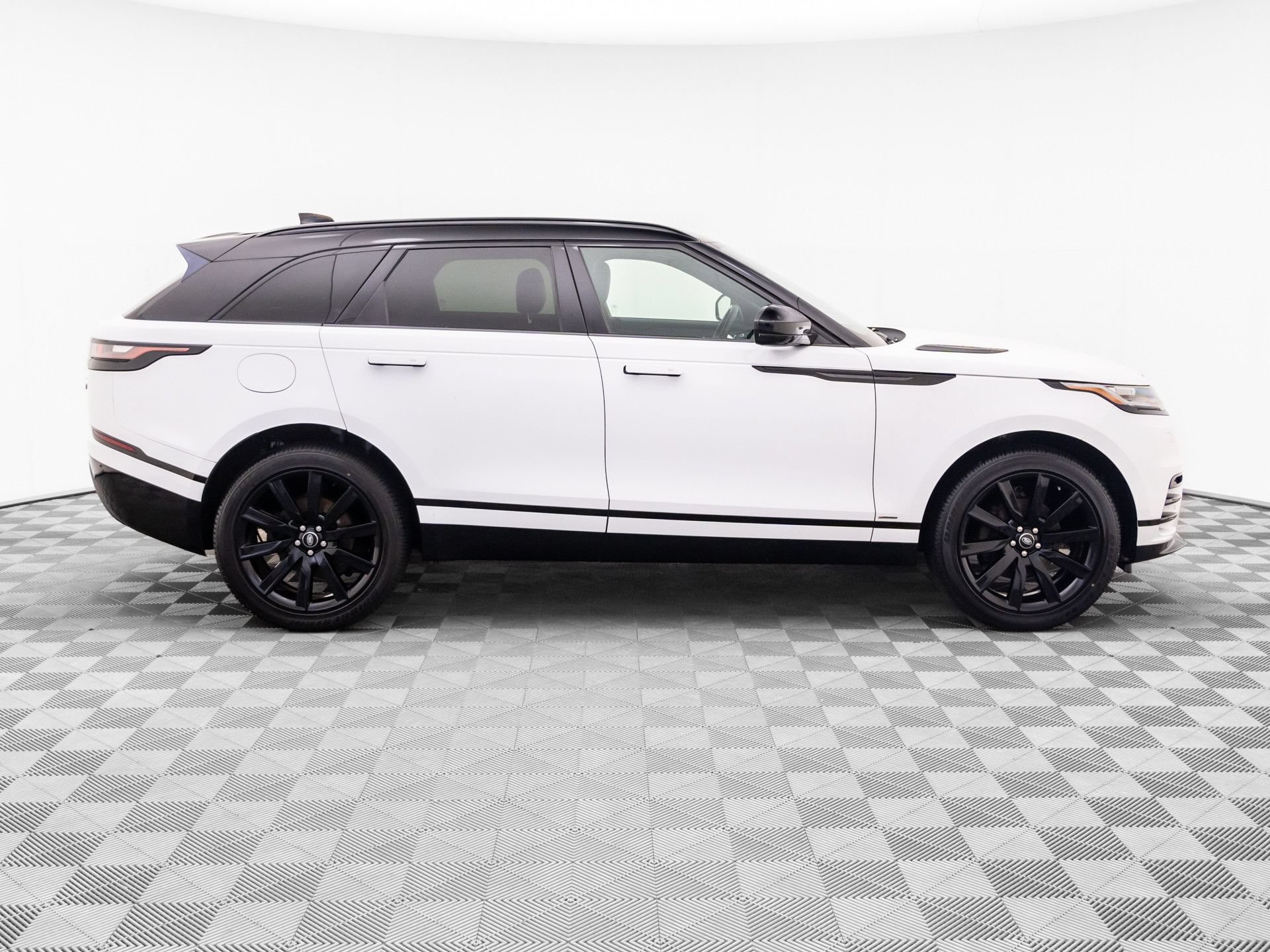 Used 2020 Land Rover Range Rover Velar R-Dynamic S AWD/4WD image 6