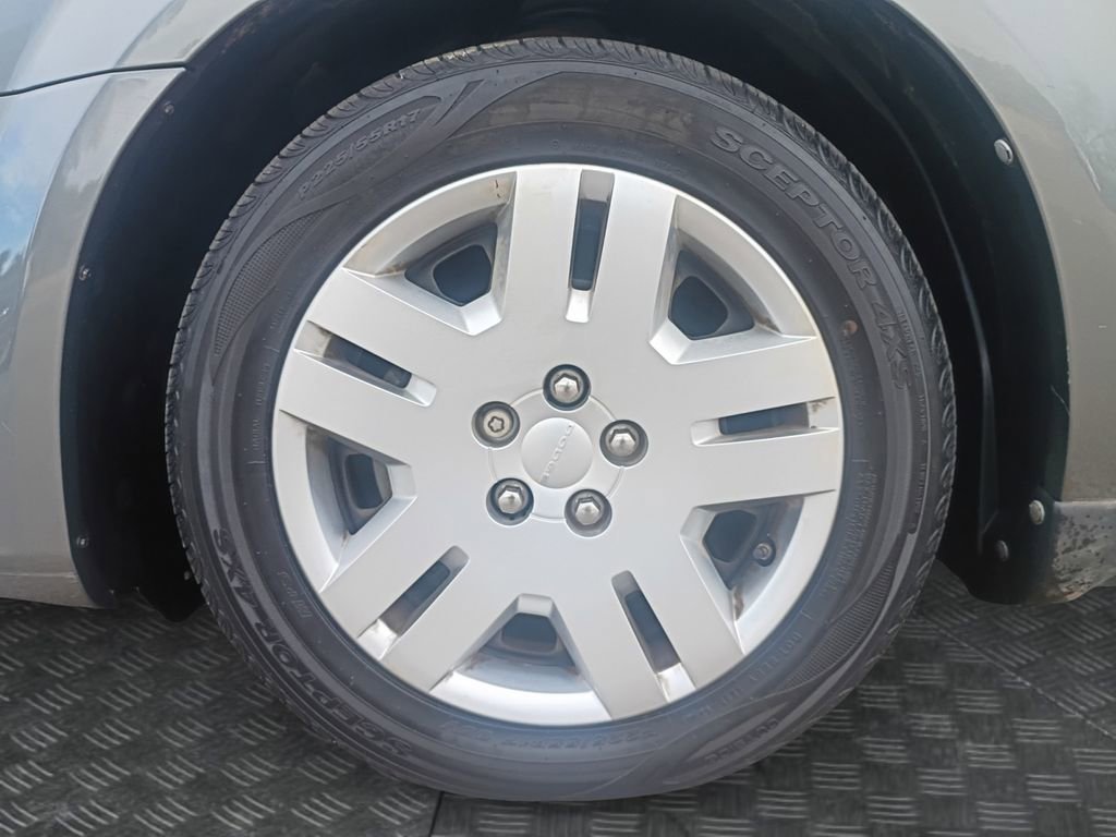 Used 2012 Dodge Avenger SE image 23