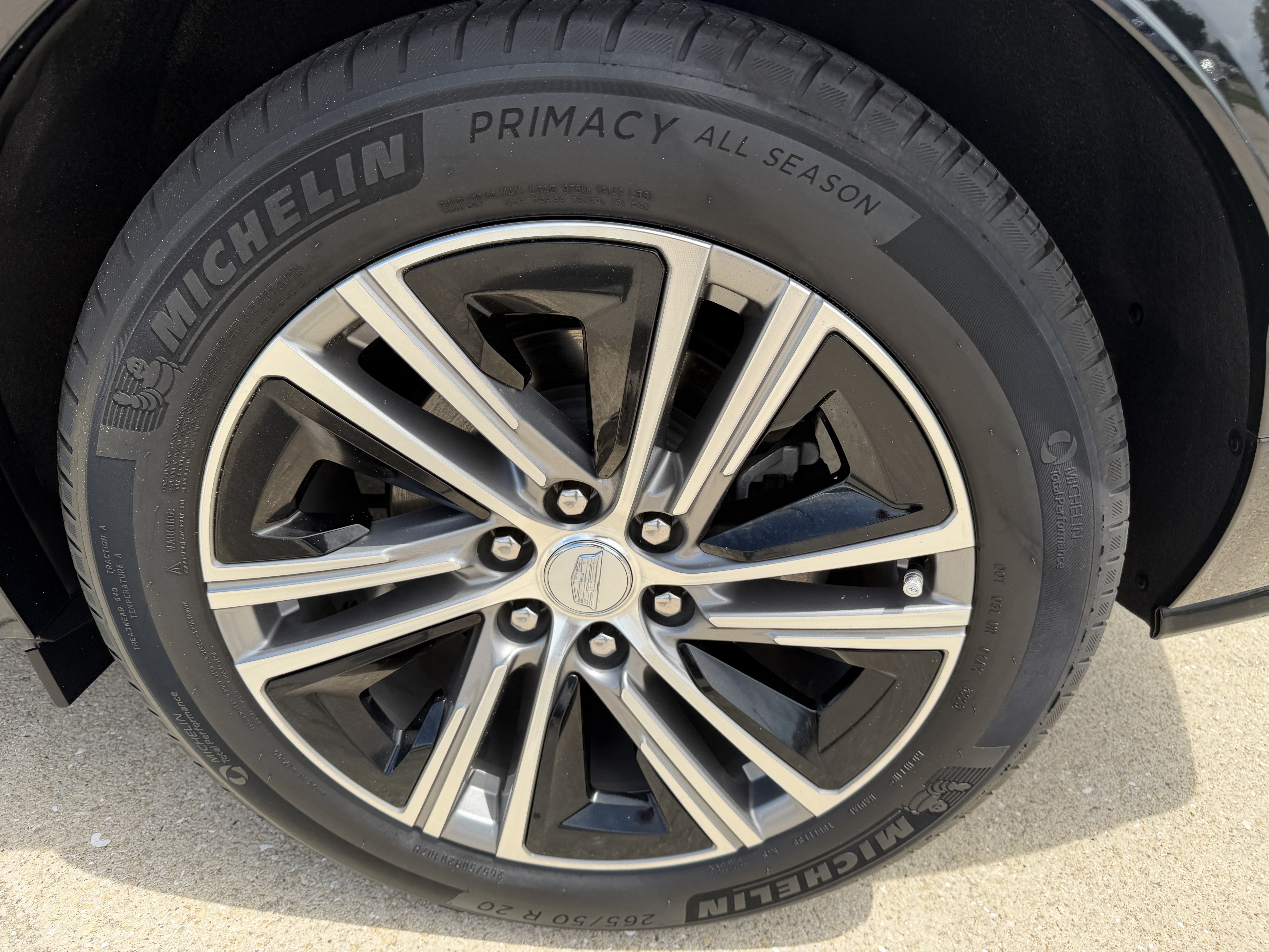 Certified 2024 Cadillac Lyriq Luxury AWD/4WD image 29
