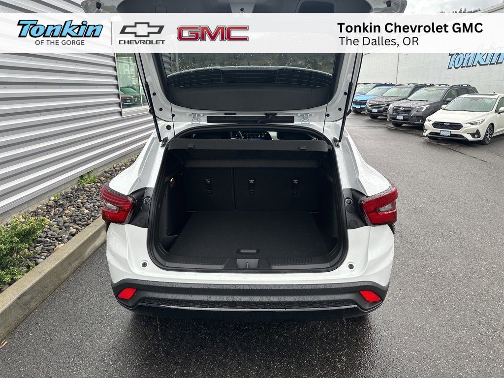 New 2025 Chevrolet Trax RS image 4