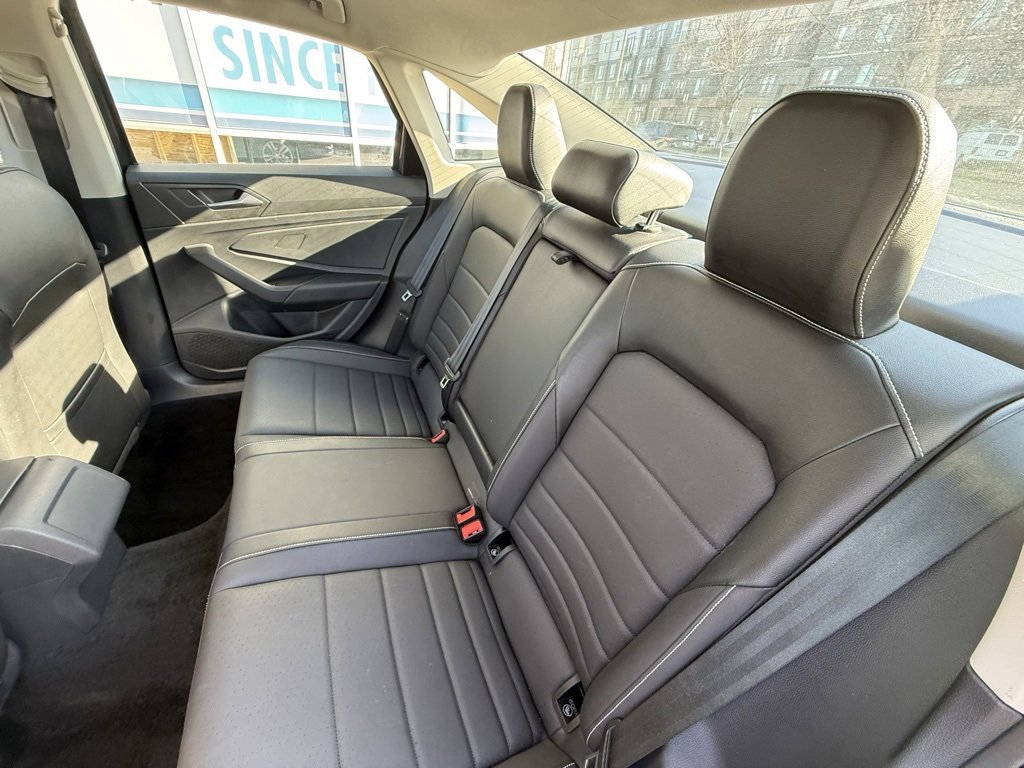 Used 2024 Volkswagen Jetta SE image 28