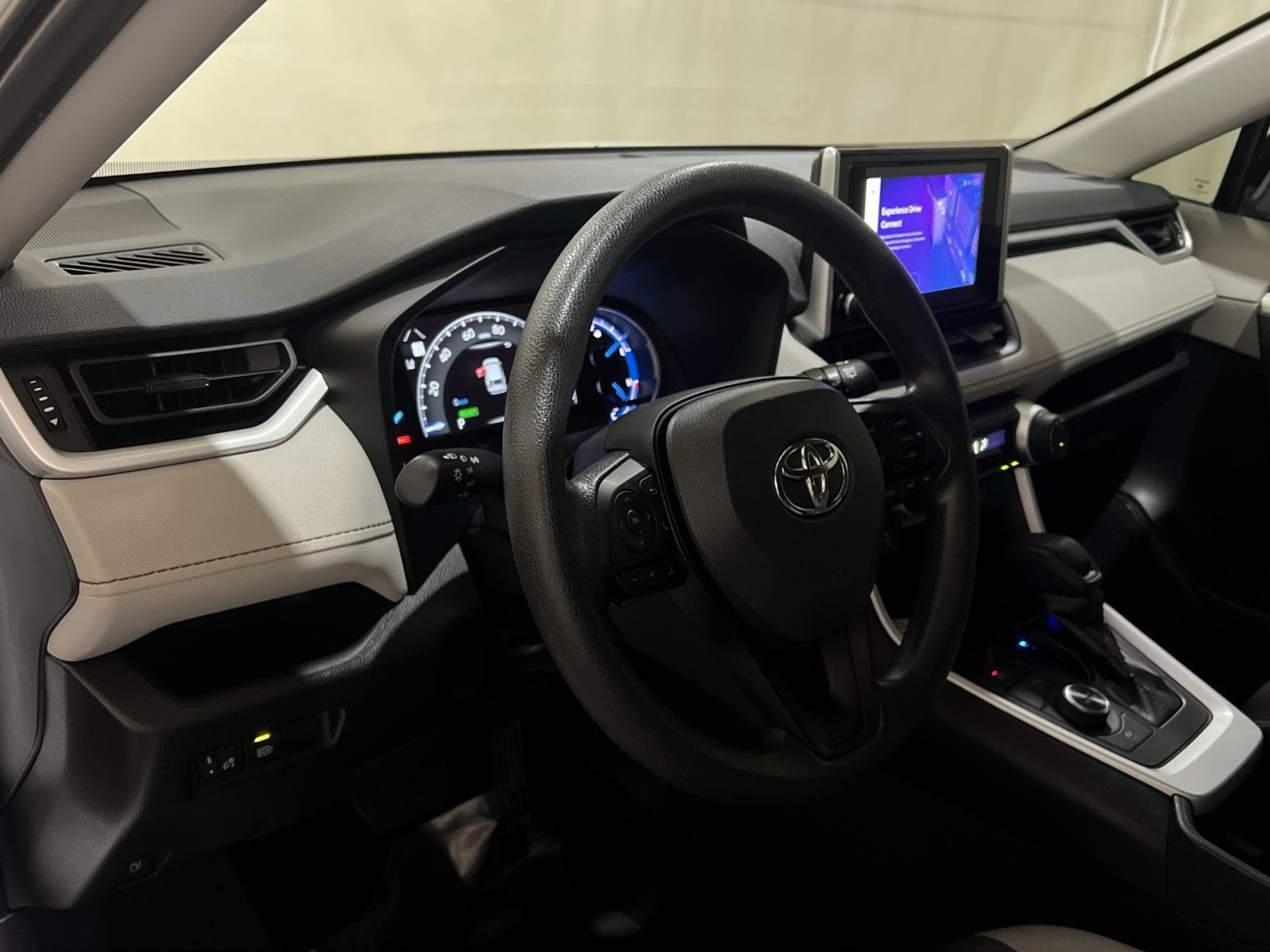 Used 2024 Toyota RAV4 XLE AWD/4WD image 18