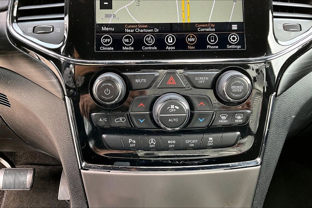 Used 2022 Jeep Grand Cherokee Laredo X image 17