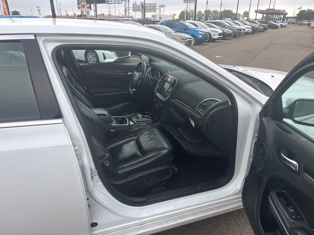 Used 2019 Chrysler 300 Touring L w/ Quick Order Package 22F image 18