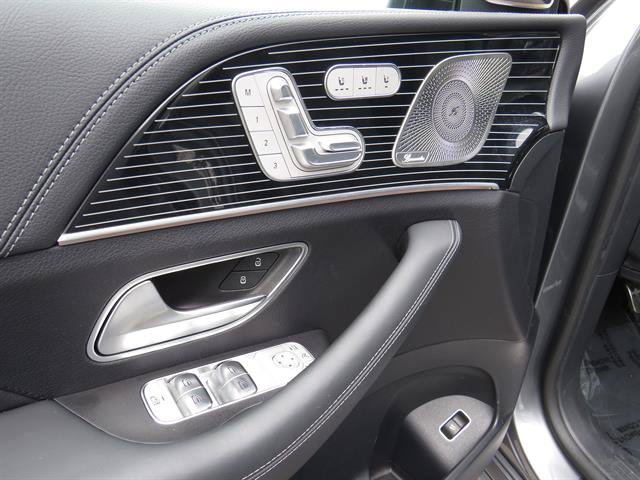 Used 2025 Mercedes-Benz GLS 450 4MATIC image 9