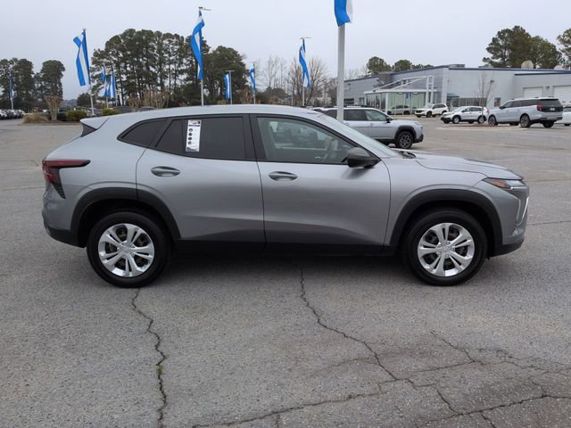 Used 2024 Chevrolet Trax LS FWD image 2