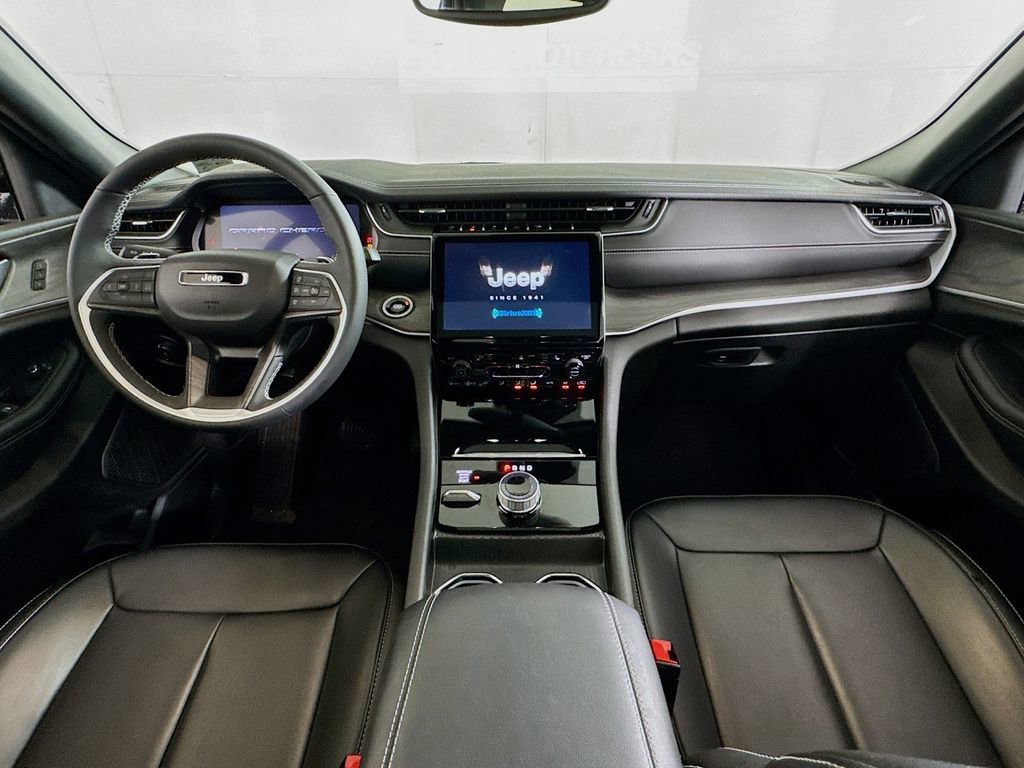 Used 2024 Jeep Grand Cherokee Limited w/ Black Appearance Package image 30
