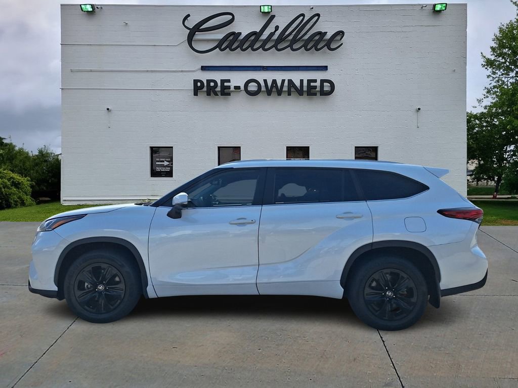 Used 2023 Toyota Highlander Bronze Edition image 6