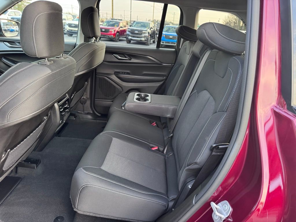 Used 2023 Jeep Grand Cherokee Laredo image 28