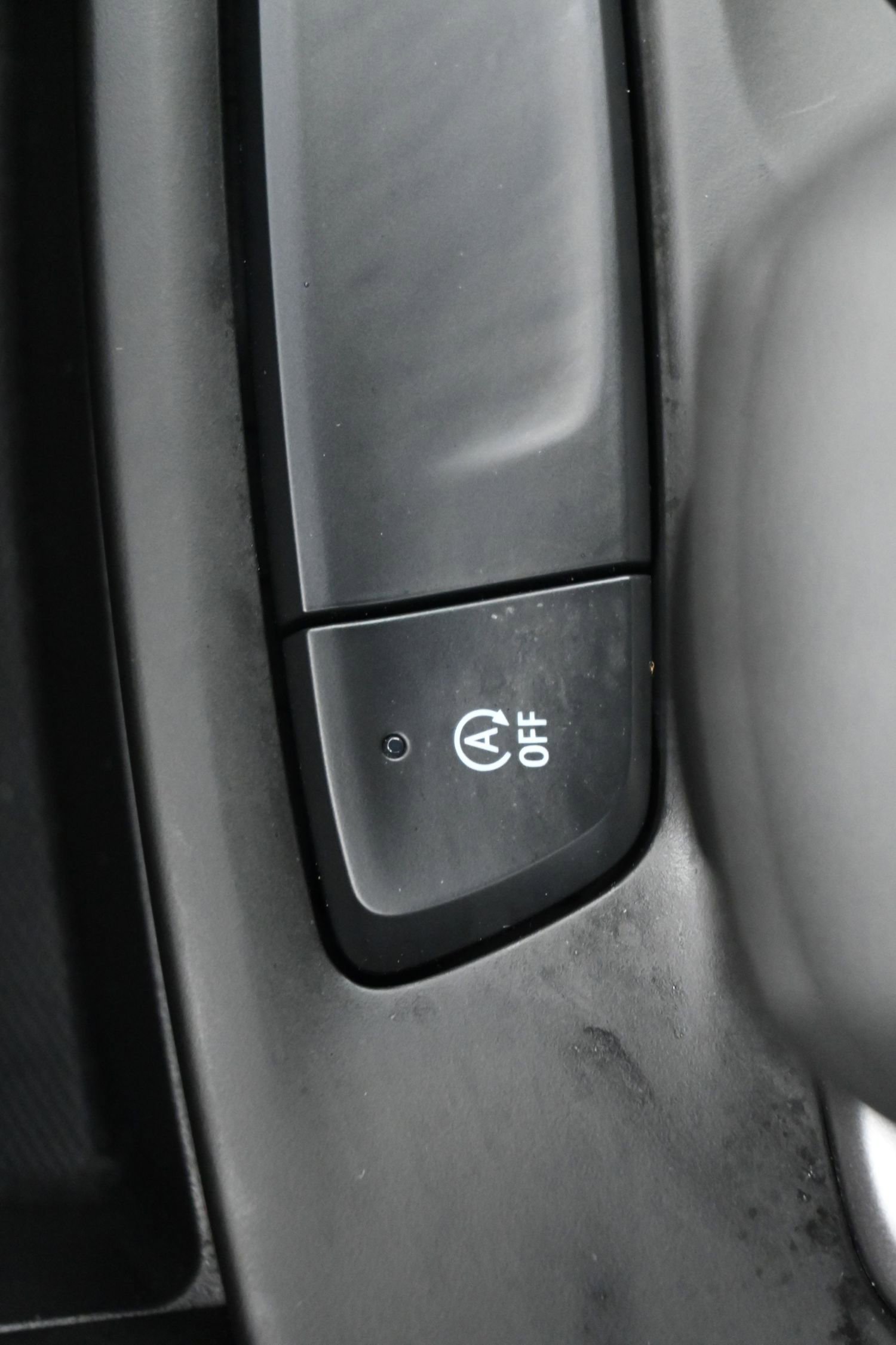 Used 2025 Chevrolet Trax RS image 33