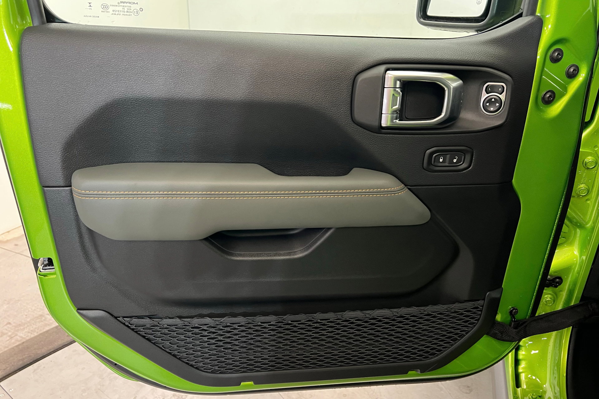 New 2025 Jeep Gladiator Mojave w/ Convenience Group image 14