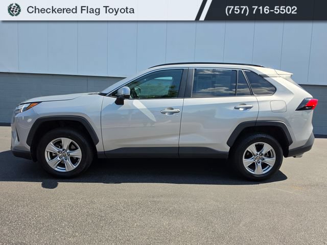 Used 2025 Toyota RAV4 XLE AWD/4WD image 2
