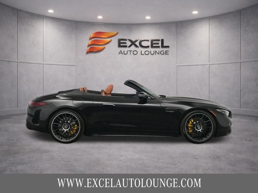 Used 2022 Mercedes-Benz SL 63 AMG 4MATIC w/ Driver Assistance Package image 10