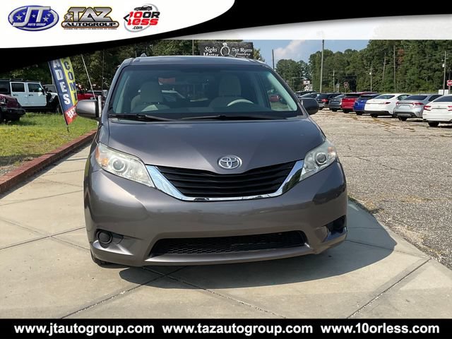 Used 2014 Toyota Sienna LE FWD image 2