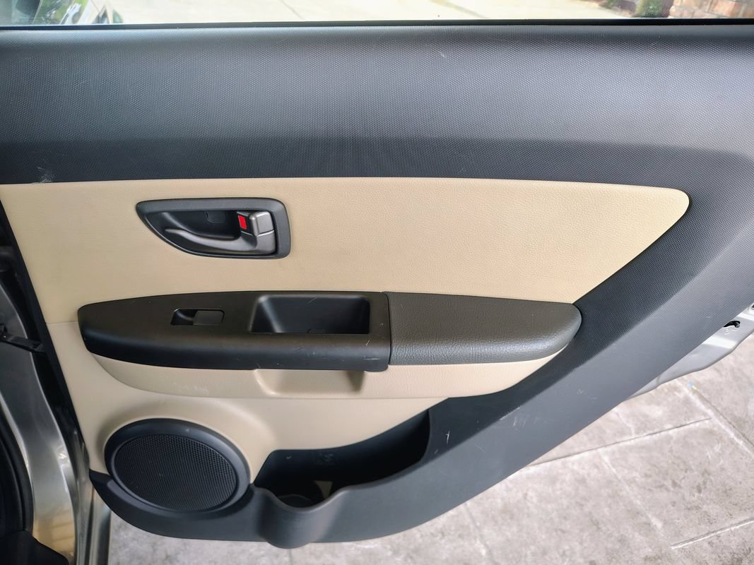 Used 2011 Kia Soul ! FWD image 18