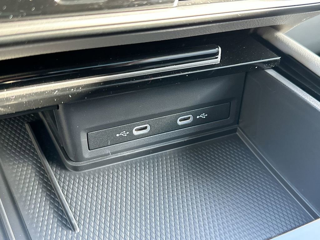 New 2025 Volkswagen Atlas SE image 48