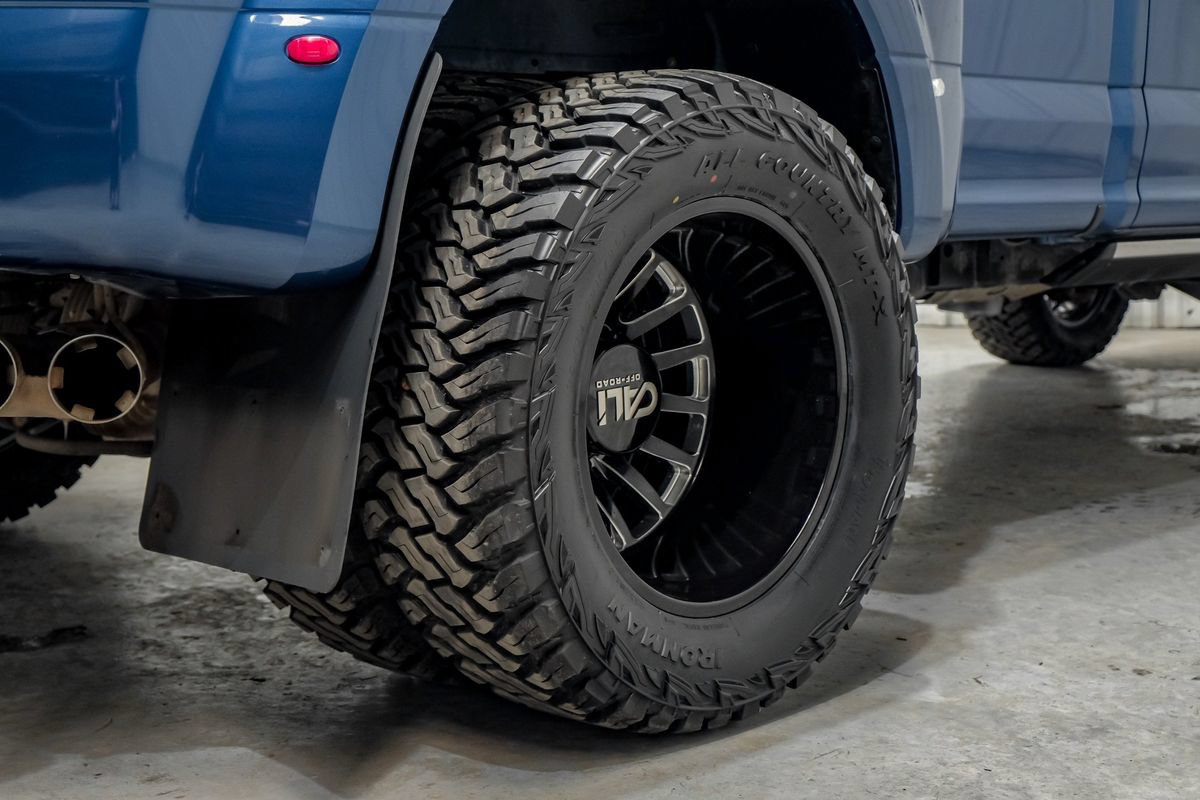 Used 2022 Ford F350 Platinum w/ FX4 Off-Road Package AWD/4WD image 63