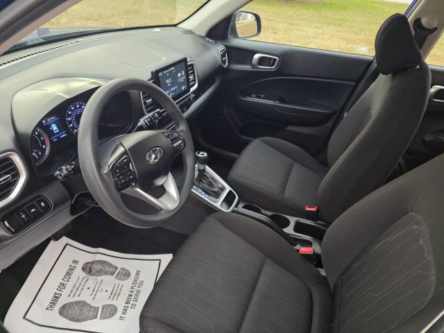 Used 2021 Hyundai Venue SE image 6