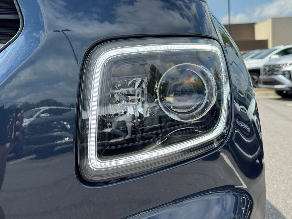 Certified 2025 Hyundai Venue Limited image 9