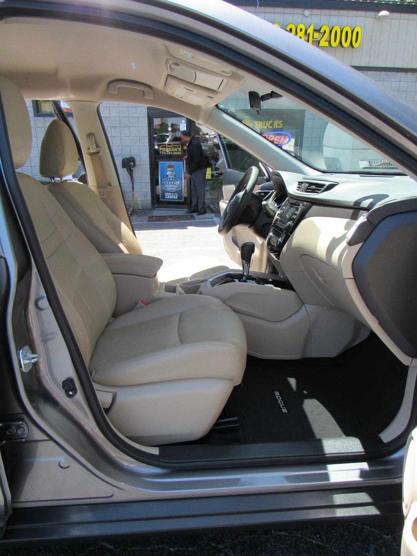 Used 2016 Nissan Rogue SV FWD image 18