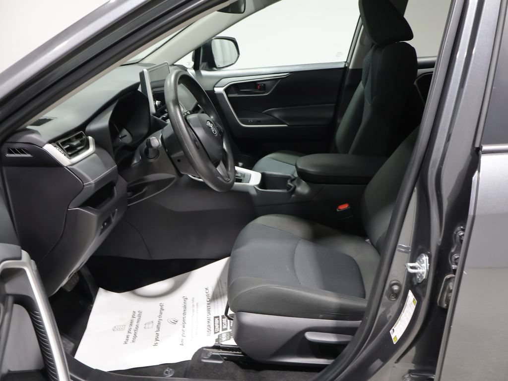 Used 2025 Toyota RAV4 LE AWD/4WD image 11