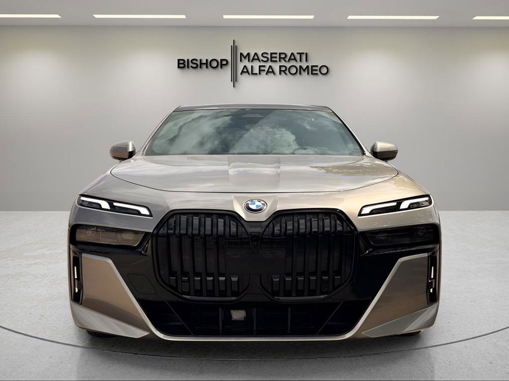 Used 2024 BMW 740i w/ Premium Package image 2