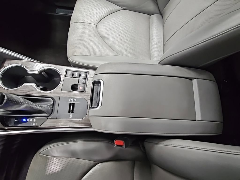 Used 2023 Toyota Highlander Limited image 24