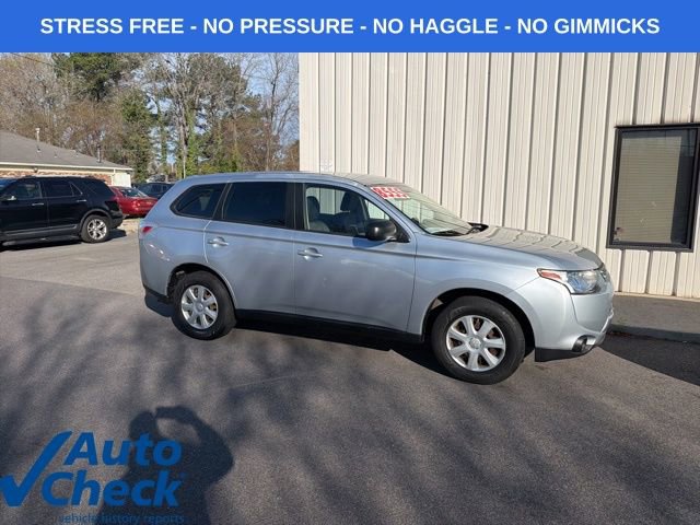 Used 2014 Mitsubishi Outlander ES FWD image 2