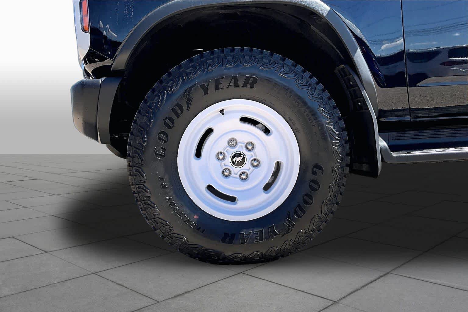 Used 2025 Ford Bronco Heritage Edition AWD/4WD image 10