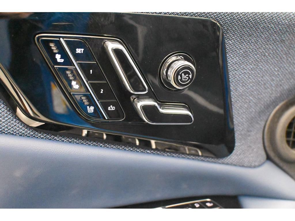 New 2026 Cadillac Optiq Luxury 2 image 17